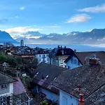 With Splendid View In Montreux Center 住宿加早餐酒店 *
