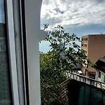 With Splendid View In Montreux Center 住宿加早餐酒店 Veytaux