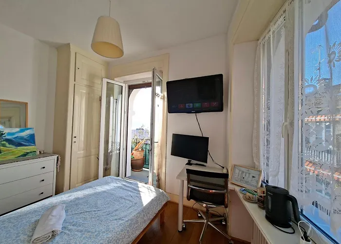 With Splendid View In Montreux Center * Veytaux